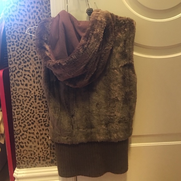 Juicy Couture brown faux fur vest - Picture 2 of 2