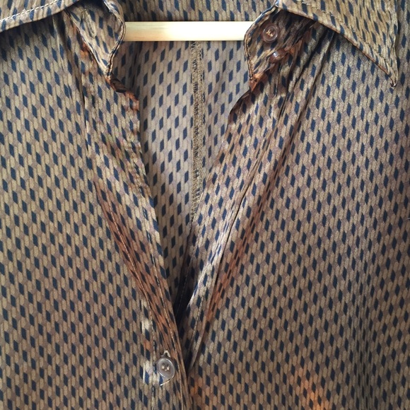 Beautiful Pattern Blouse - Picture 3 of 4