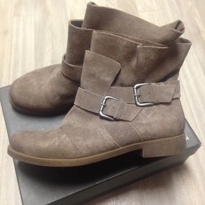 💞 SALE!! Kenneth Cole Suede Booties