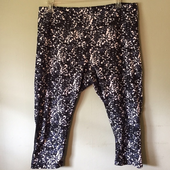 Zella Black Pebble Print Capri Pant