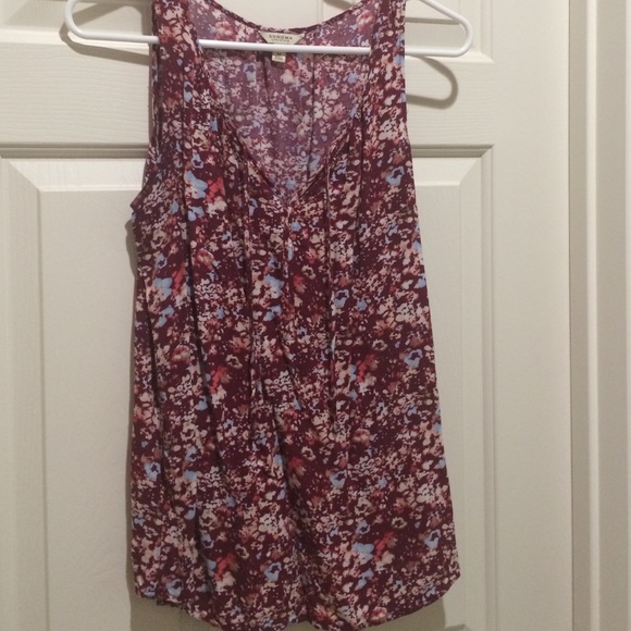 Lot 3 medium sleeveless blouses