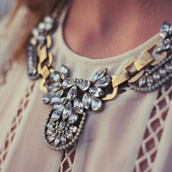 LuxuryFAB Jewelry - Host Pick🎉Antique Gold Crystal Statement Necklace