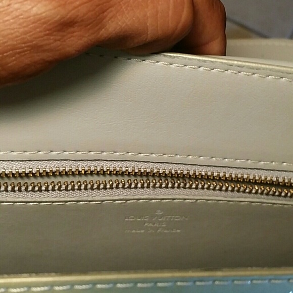Authentic Louis Vuitton Teal Vernis Christie - Picture 3 of 4