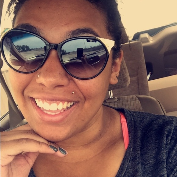 Meet the Posher Other - Meet your Posher, Carissa