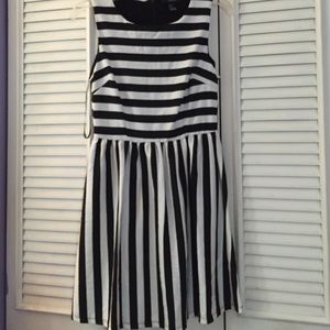 Black and white forever 21 dress