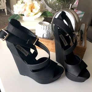 🗝👣 Black Steve Madden Wedge Size 7.5💣