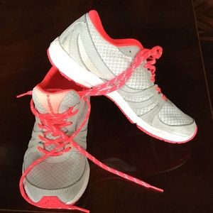 REDUCED!!! New Balance 577v3 shoe ....GREAT DEAL!!