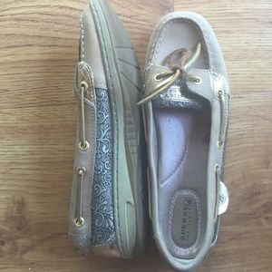 Patterned sperrys