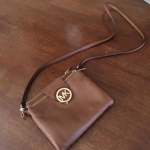 Michael Kors Large Fulton Pebbled Cross Body