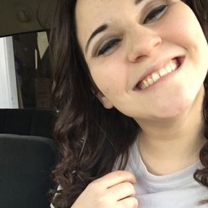 Meet your Posher, Alexis