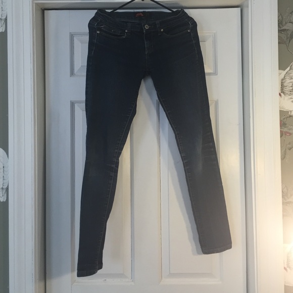 FOREVER 21 Dark Wash Skinny Jeans
