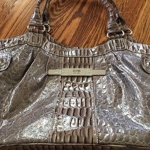 Guess tote
