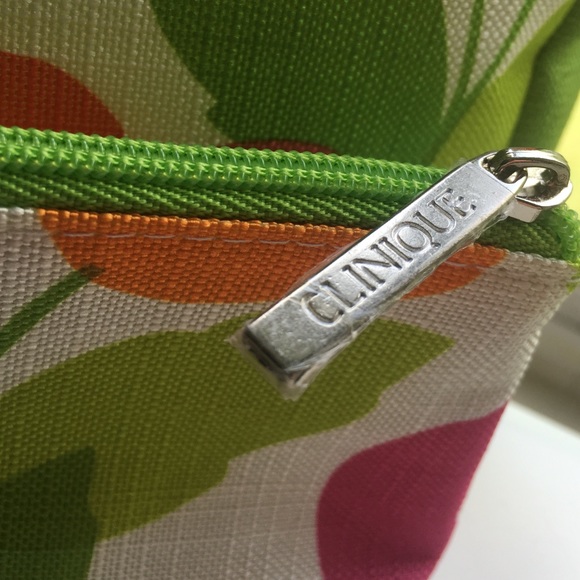 Clinique Floral Makeup Bags - Picture 2 of 4