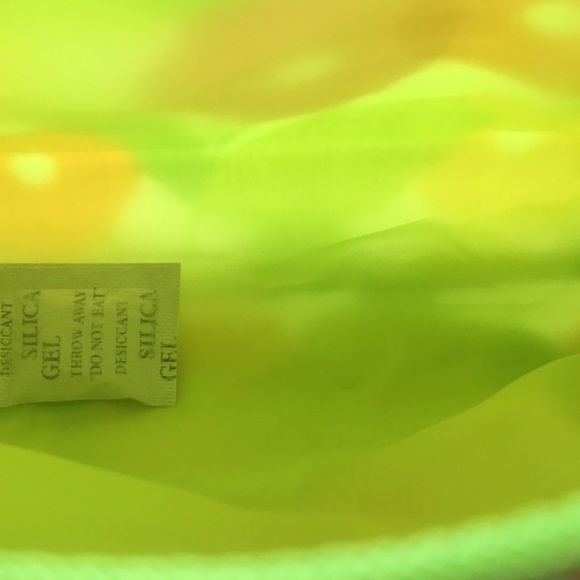 Clinique Floral Makeup Bags - Picture 3 of 4