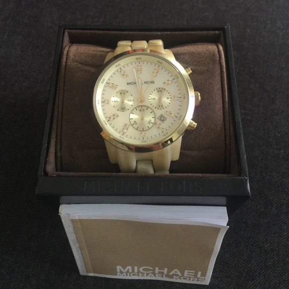 ♦️Sold♦️Michael Kors Gold Watch - Picture 1 of 4