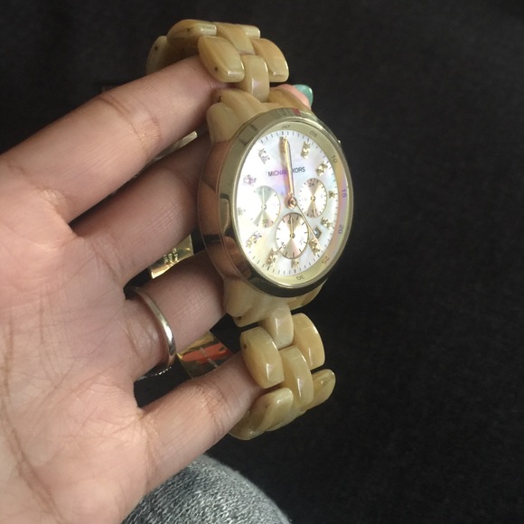 ♦️Sold♦️Michael Kors Gold Watch - Picture 2 of 4