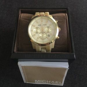 ♦️Sold♦️Michael Kors Gold Watch
