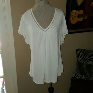 White v neck short sleeve blouse