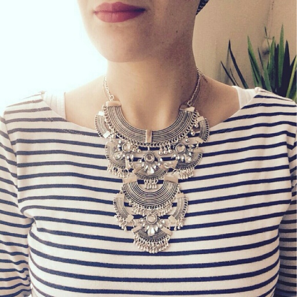 "Goddess" Bib Statement Necklace - Picture 4 of 4