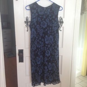 Sleeveless Navy Flower Dress