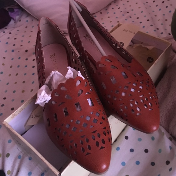 Restricted shoes- NEW EARTH WHISKEY COLOR SIZE 8.5 - Picture 3 of 4