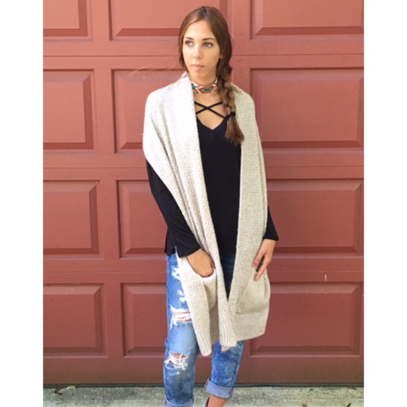 Pocketed Knit Scarf - Picture 2 of 4