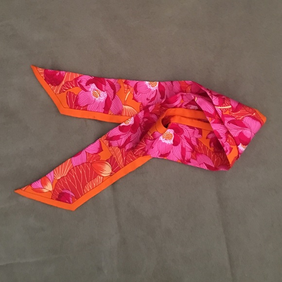 Hermès Twilly twill silk scarf - Picture 1 of 3