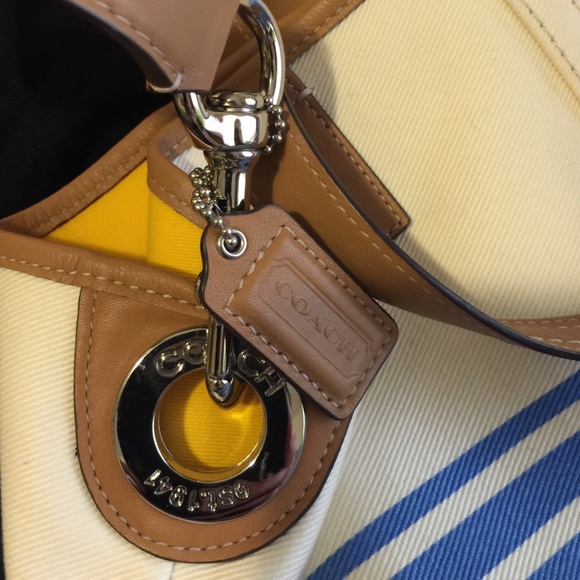 Coach. Purse - Picture 2 of 3