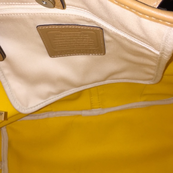 Coach. Purse - Picture 3 of 3