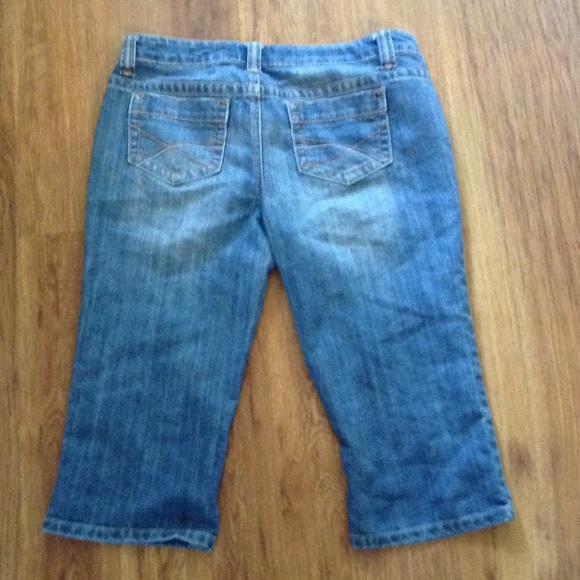 Capris - Picture 2 of 4