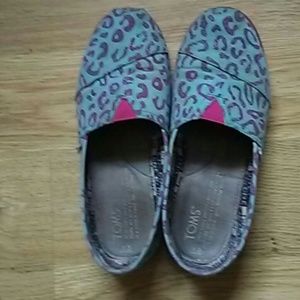 Toms