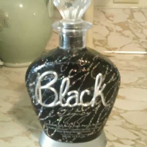 Labor day!! DESINGER SKIN TANNING LOTION ( BLACK)