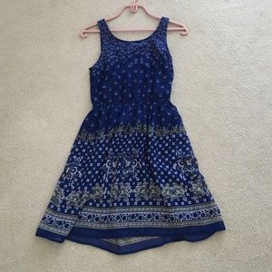 Cute breezy dress with back cutout