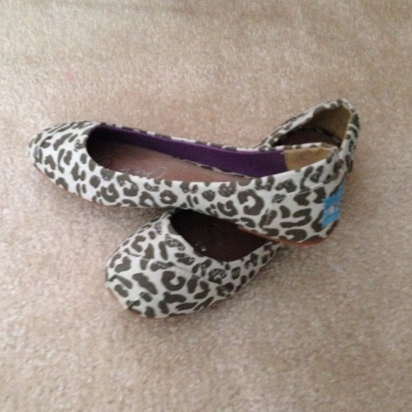Toms cheetah print flats