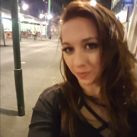 Meet your Posher, Alex - Picture 3 of 4