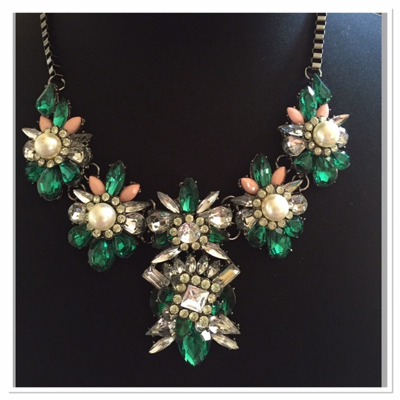 Fashion Bib necklace - Picture 2 of 3