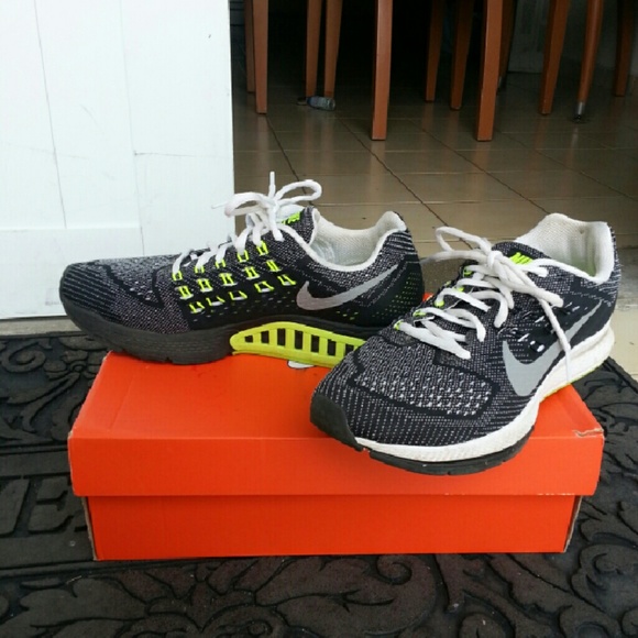 Nike Air Zoom Structure 18