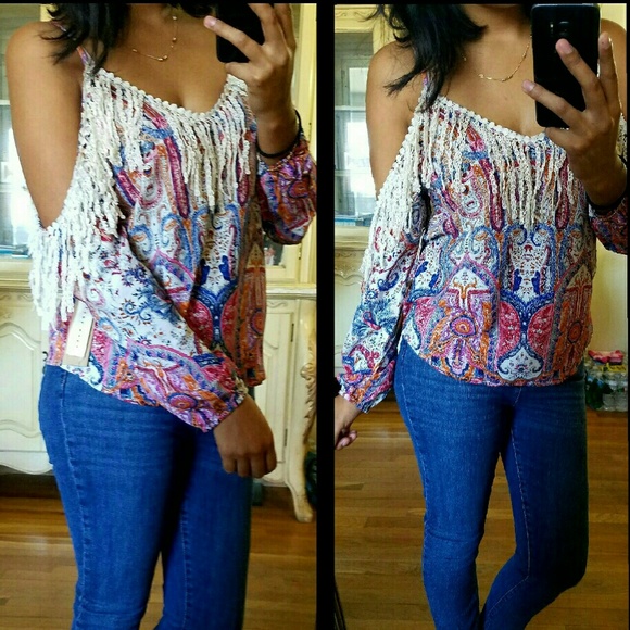 💕LAST ONE💕SHOULDER FRINGE PRINT TOP - Picture 2 of 3