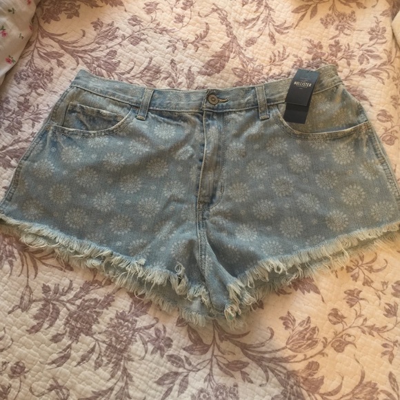 🚫 SOLD 🚫Hollister high rise denim shorts