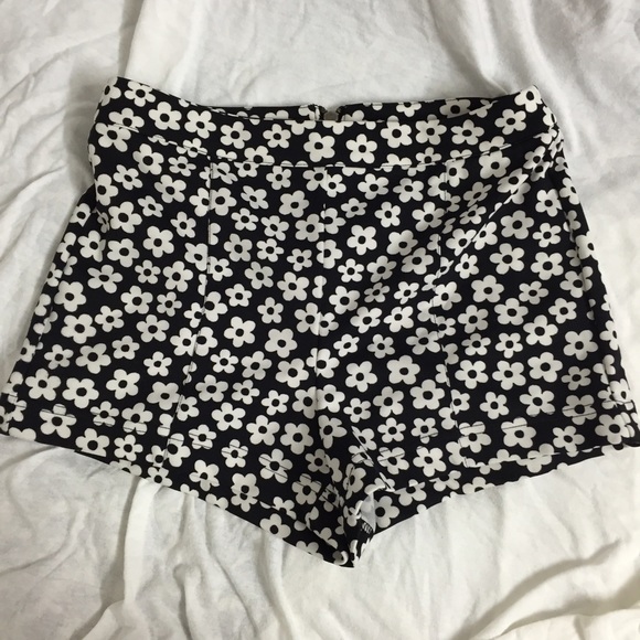 f21 floral shorts