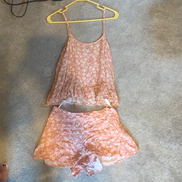 Matching shirt and shorts - Picture 1 of 3