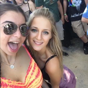 Meet your Posher, Dana