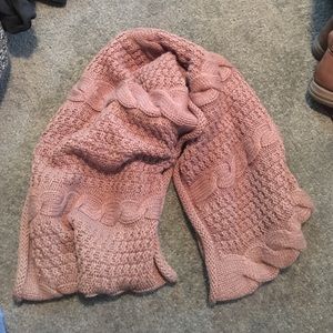 Foreign exchange scarf