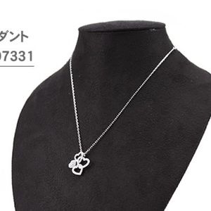 Sale! swarovski heart necklace