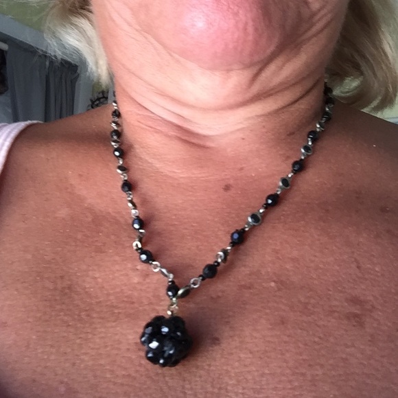Jewelry - 22" real onyx crystals with crystal medallion