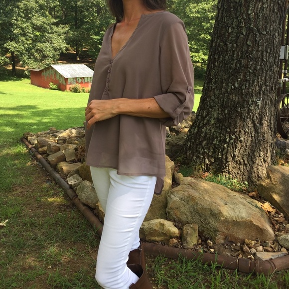 💥Final Price💥🆕 Button Detailed Chiffon Blouse - Picture 3 of 4