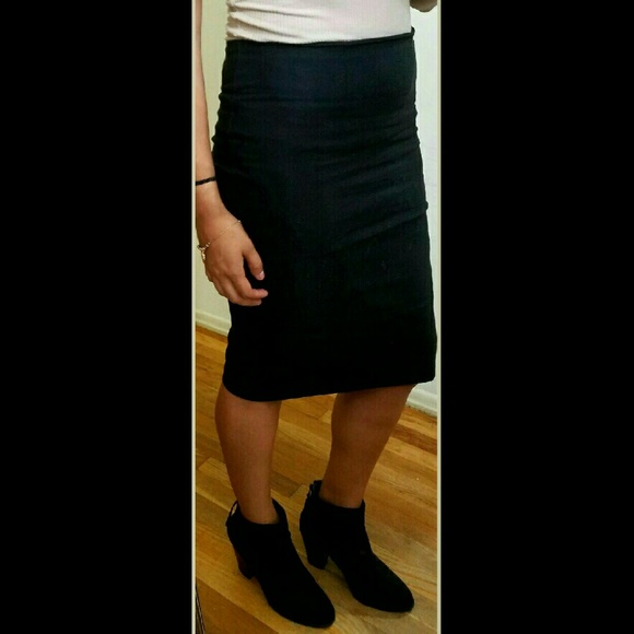 🌺BOGO🌺 STRETCHY PENCIL SKIRT - Picture 3 of 4