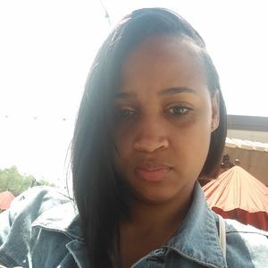 Meet your Posher, Akia