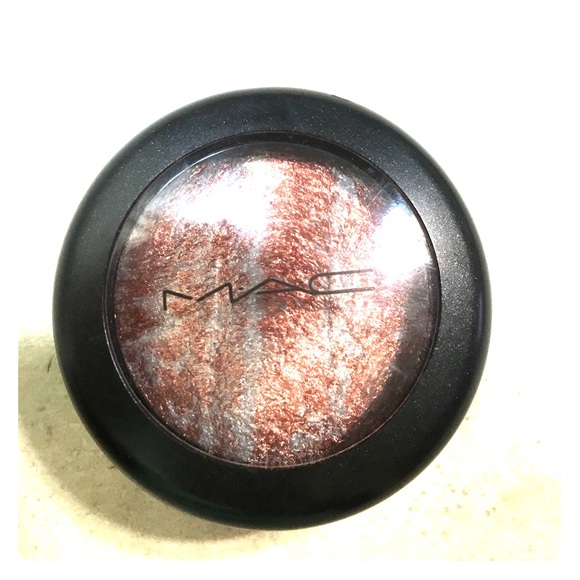 MAC Winter Pursuit Eyeshadow