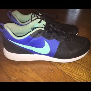 Womans Nike size 10